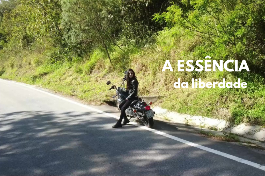Aventuras Incríveis de Mulheres Pilotando Moto - A essência da liberdade.